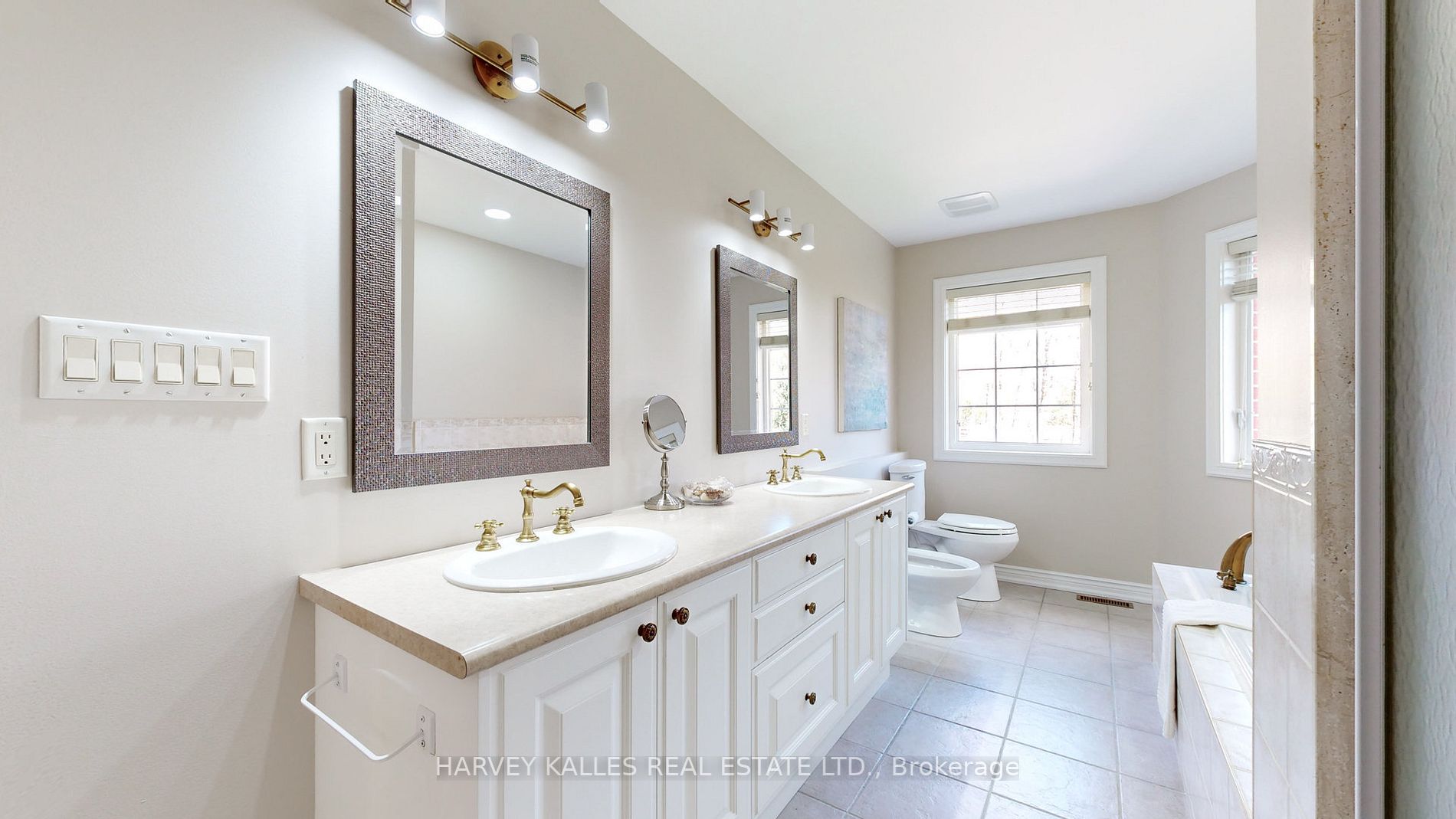 82 English Daisy Crt