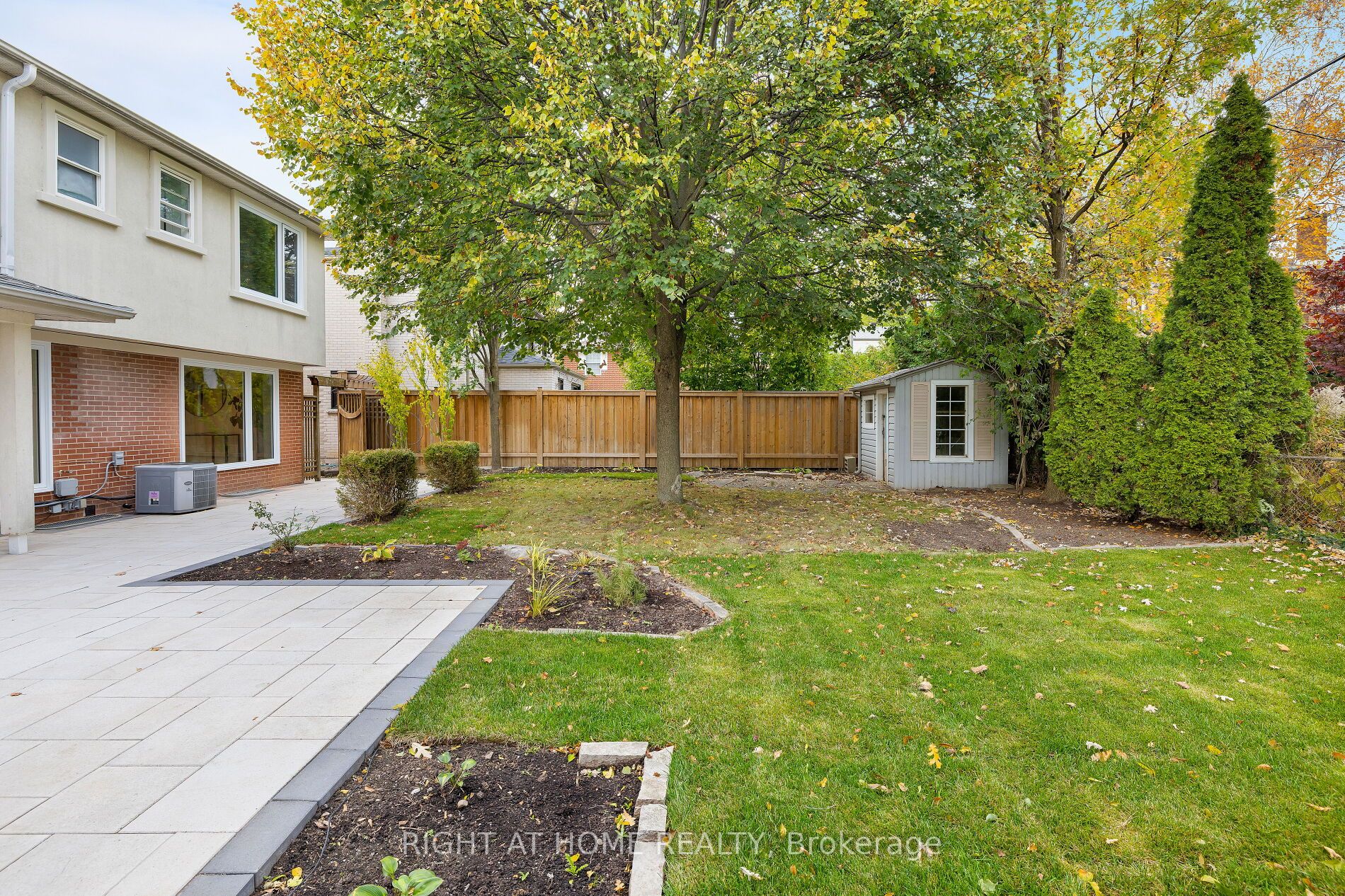 125 Bay Thorn Dr