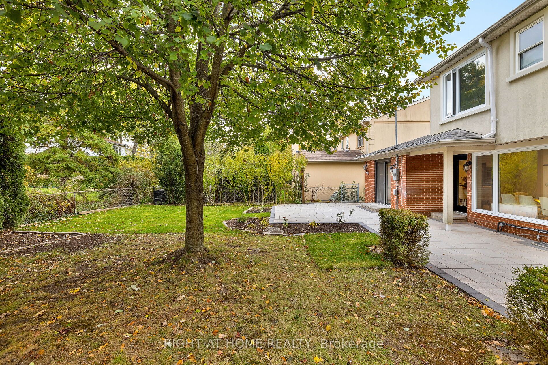 125 Bay Thorn Dr