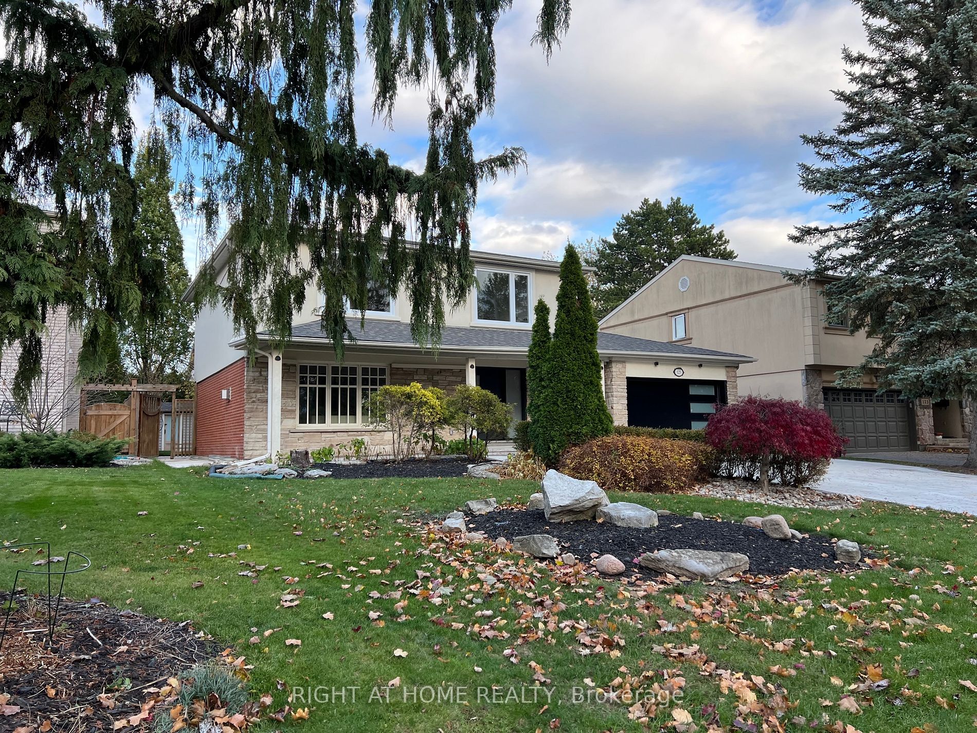 125 Bay Thorn Dr