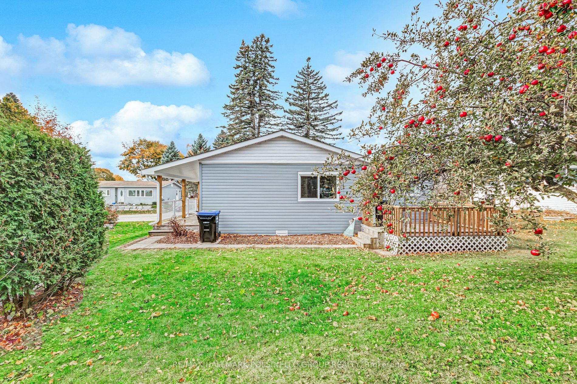 2 Trefoil Dr