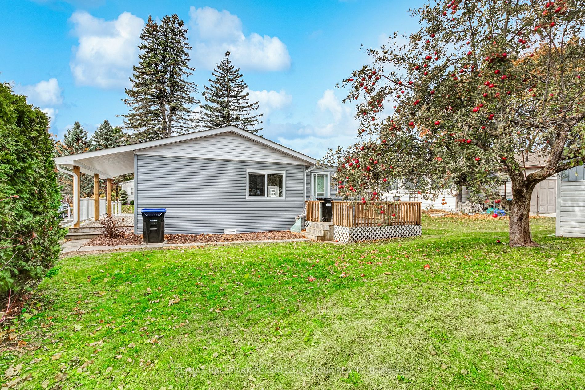 2 Trefoil Dr