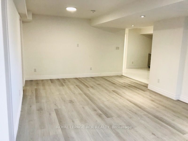 7 Barrow Ave
