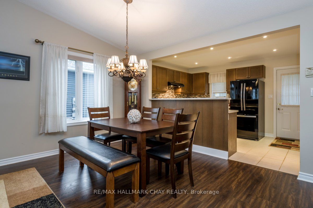 40 Flora Dr E