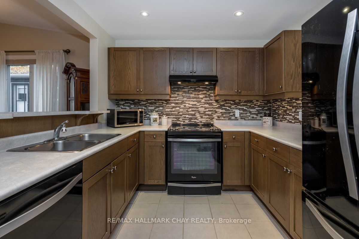 40 Flora Dr E