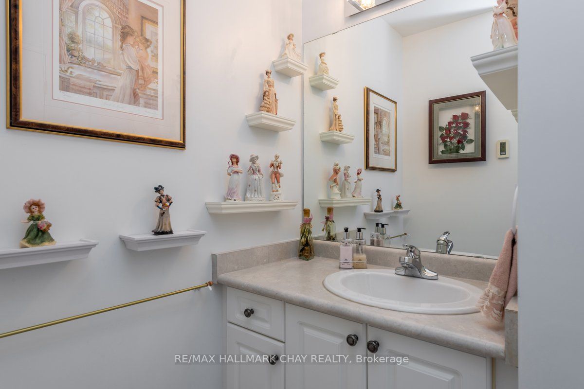 40 Flora Dr E