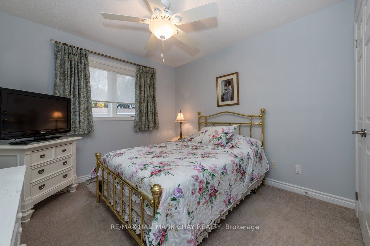 40 Flora Dr E