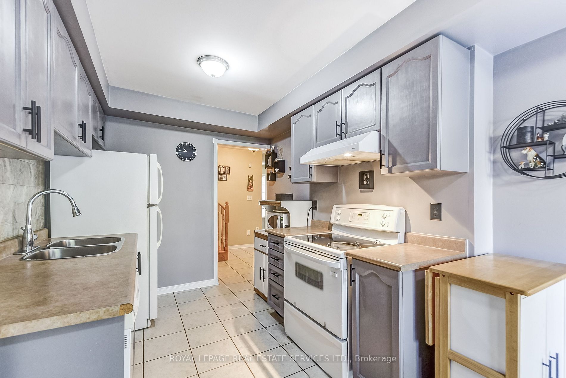 3 Crittenden Dr