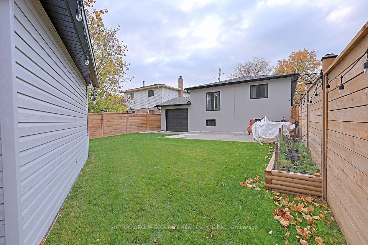 168 Queen St