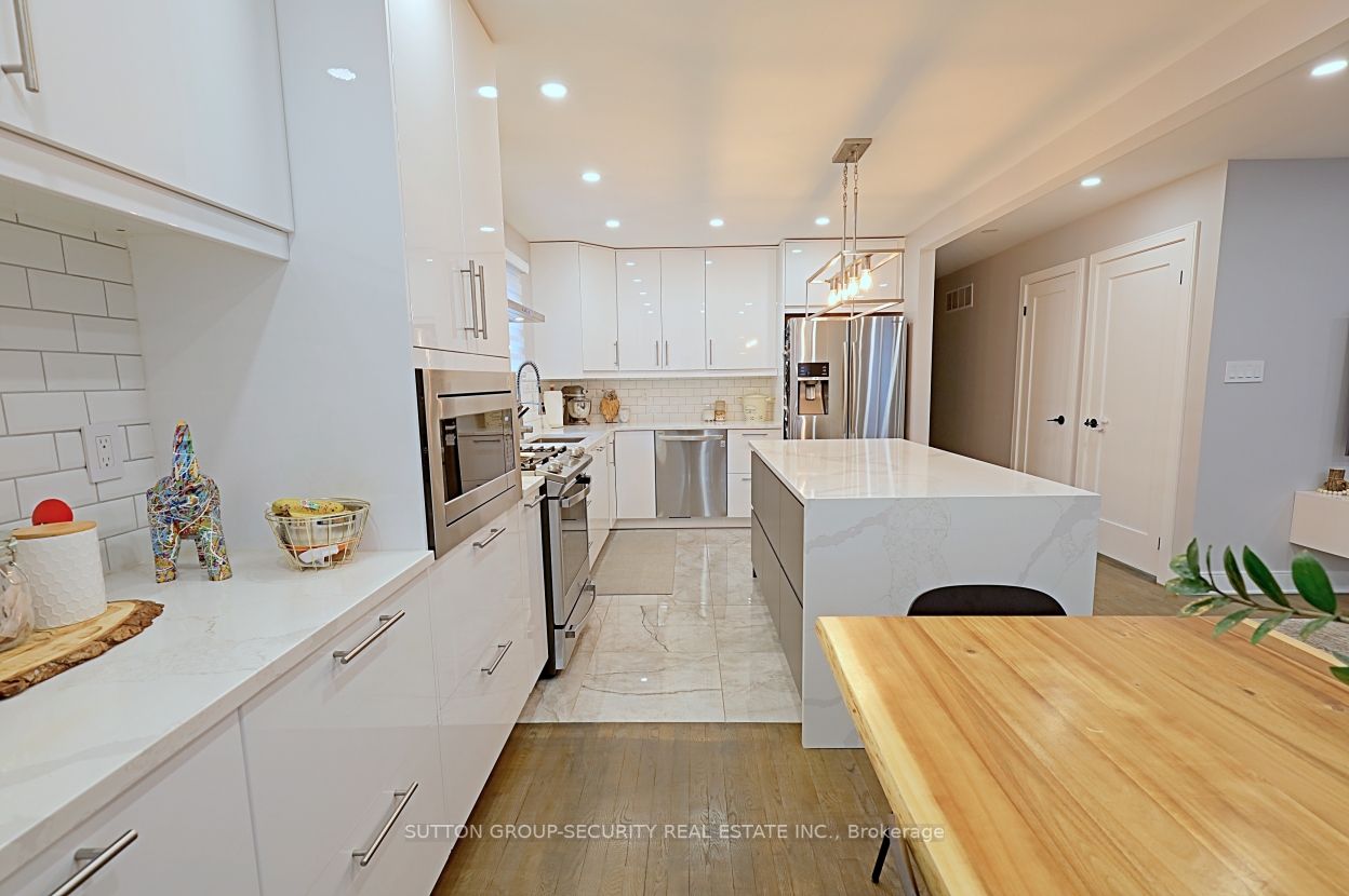 168 Queen St