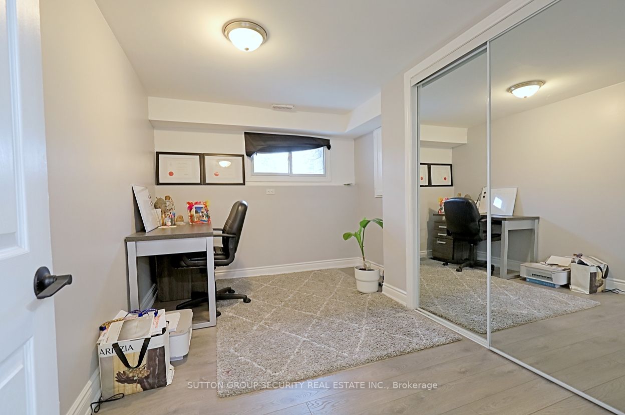 168 Queen St