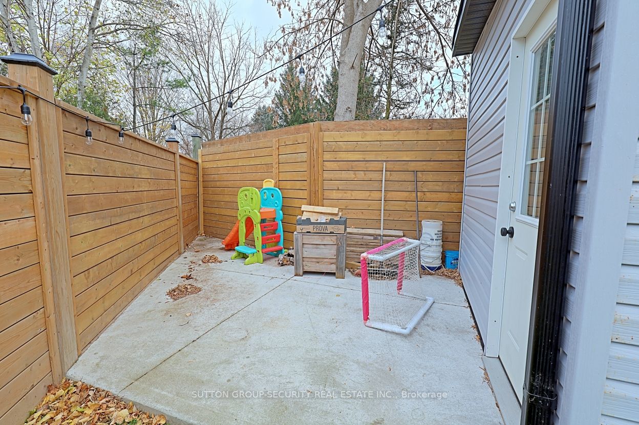 168 Queen St