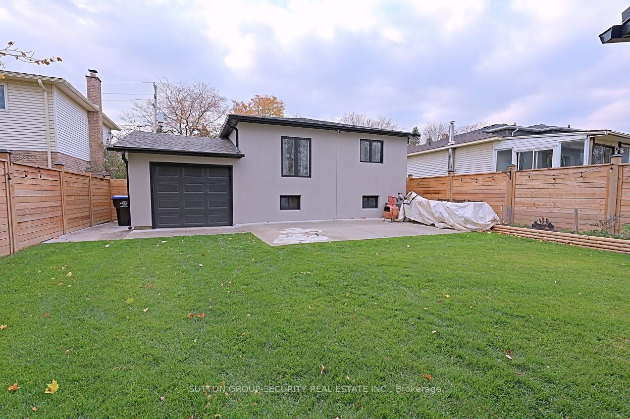 168 Queen St