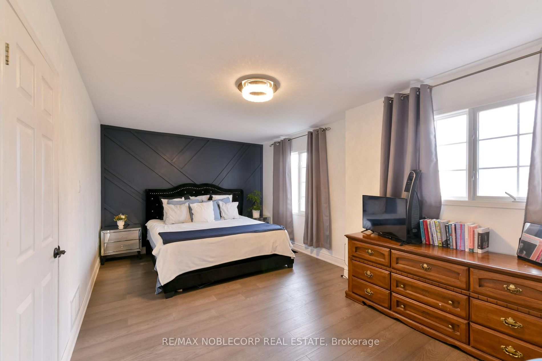 7 Royal Cedar Crt