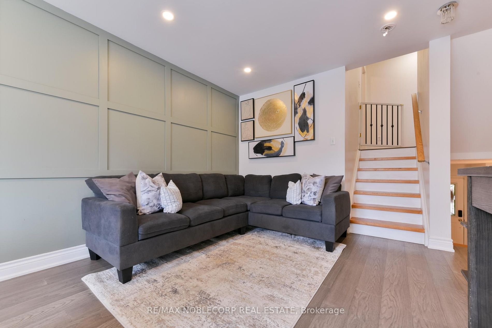 7 Royal Cedar Crt