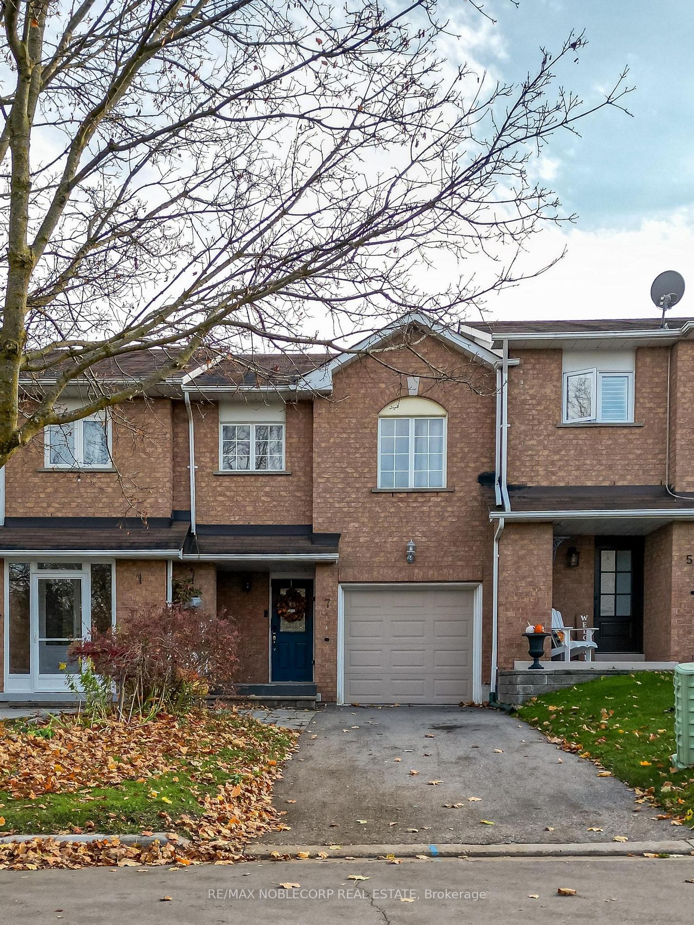 7 Royal Cedar Crt