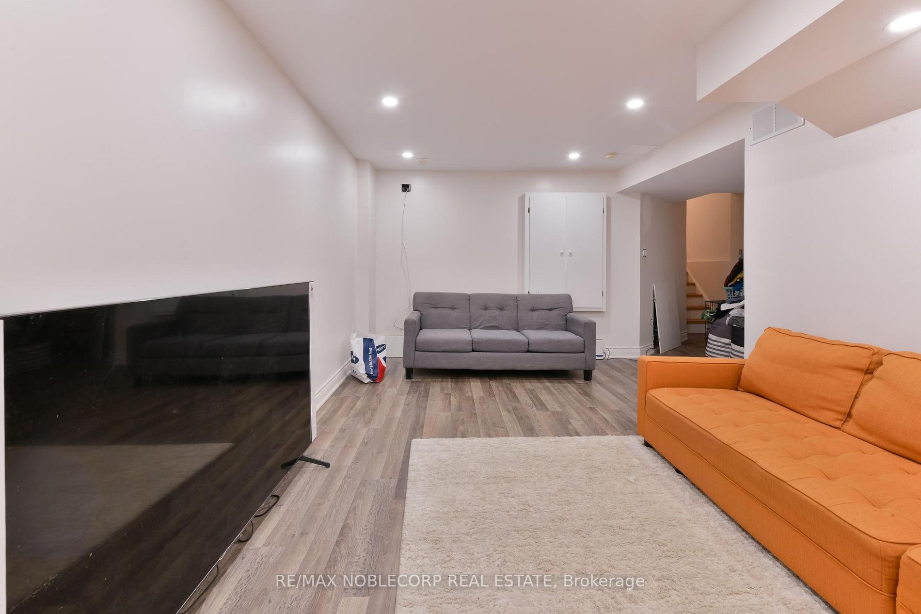 7 Royal Cedar Crt