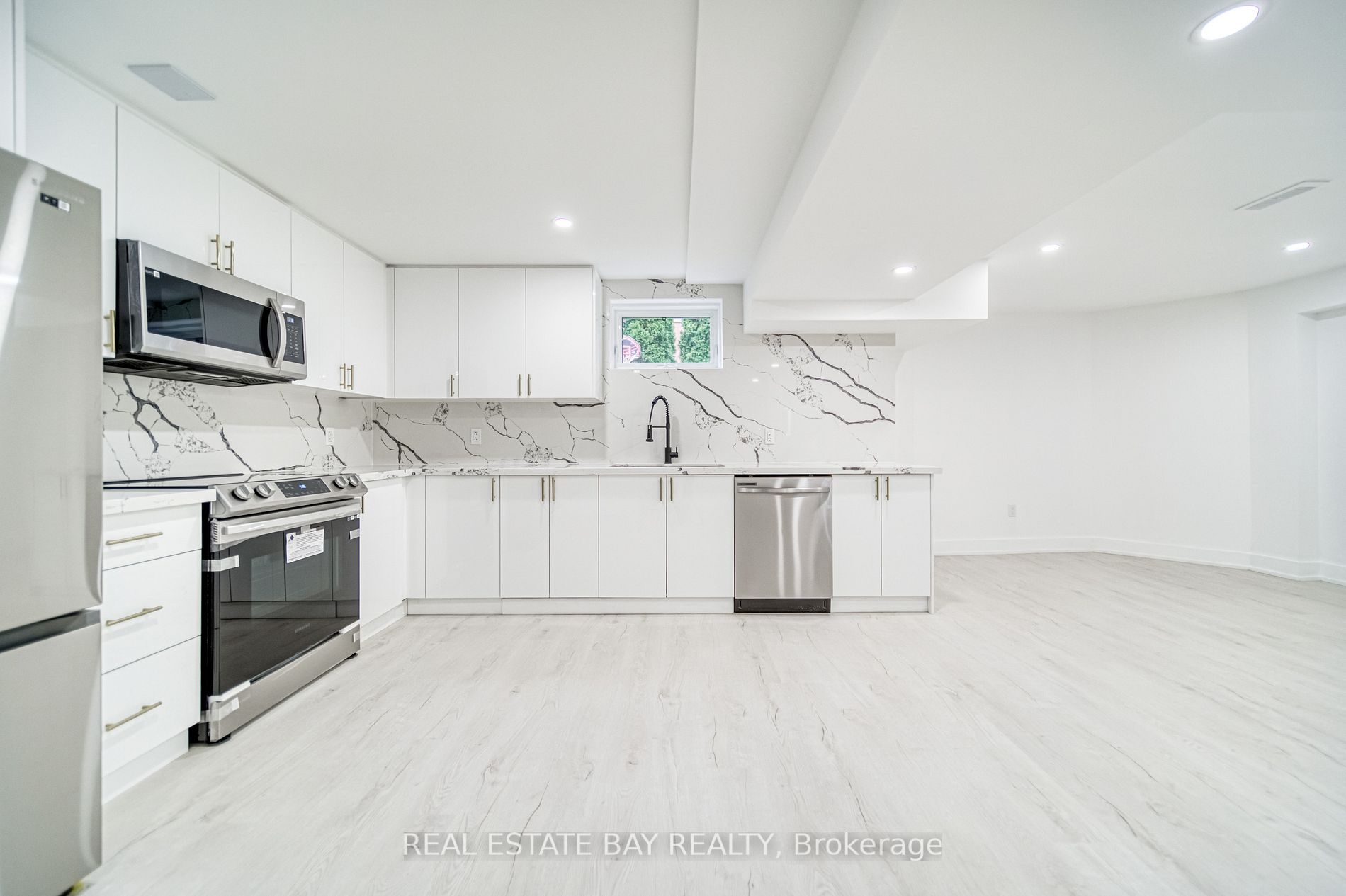 120 Arrowhead Dr