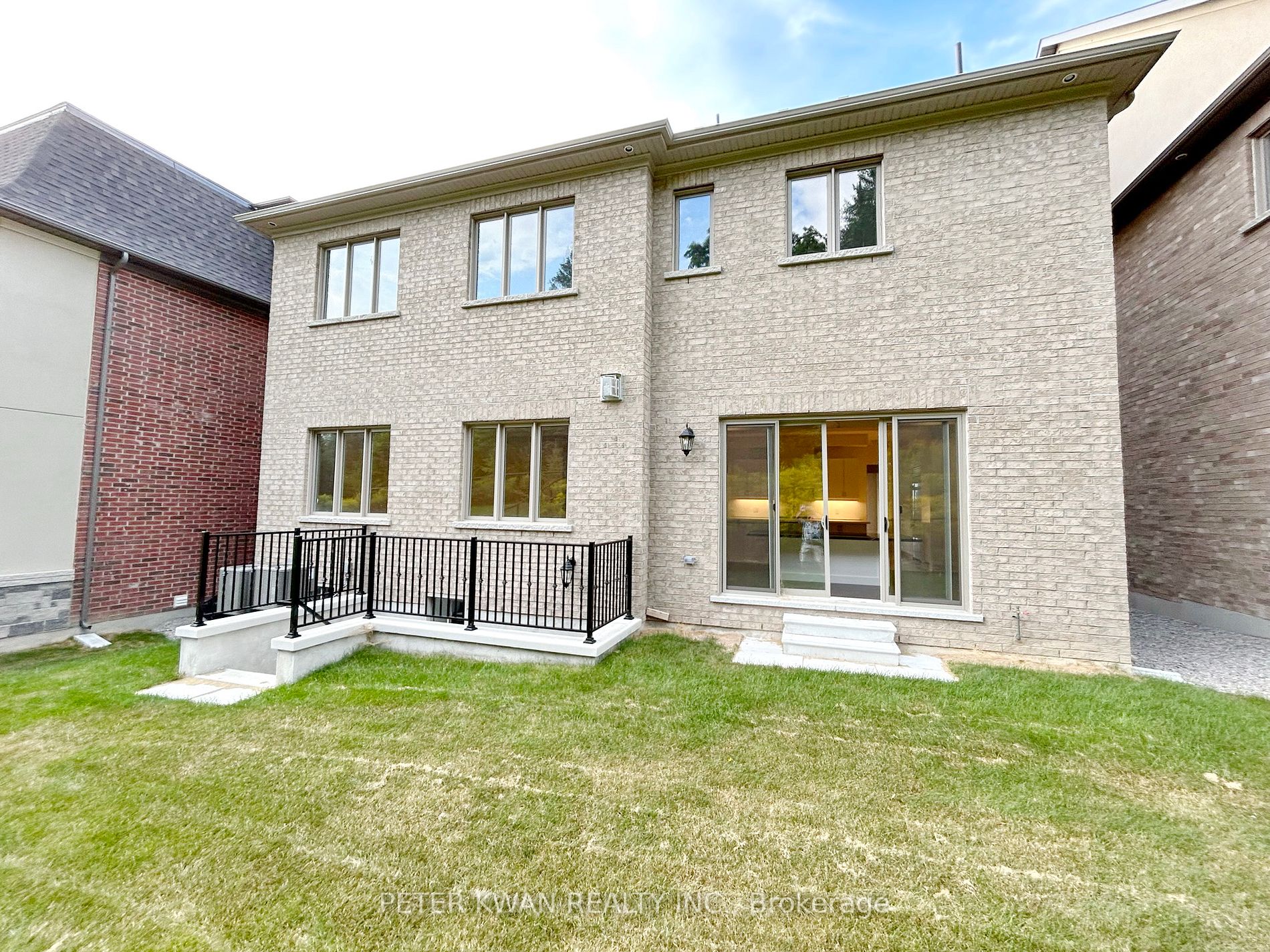 133 Hillsview Dr