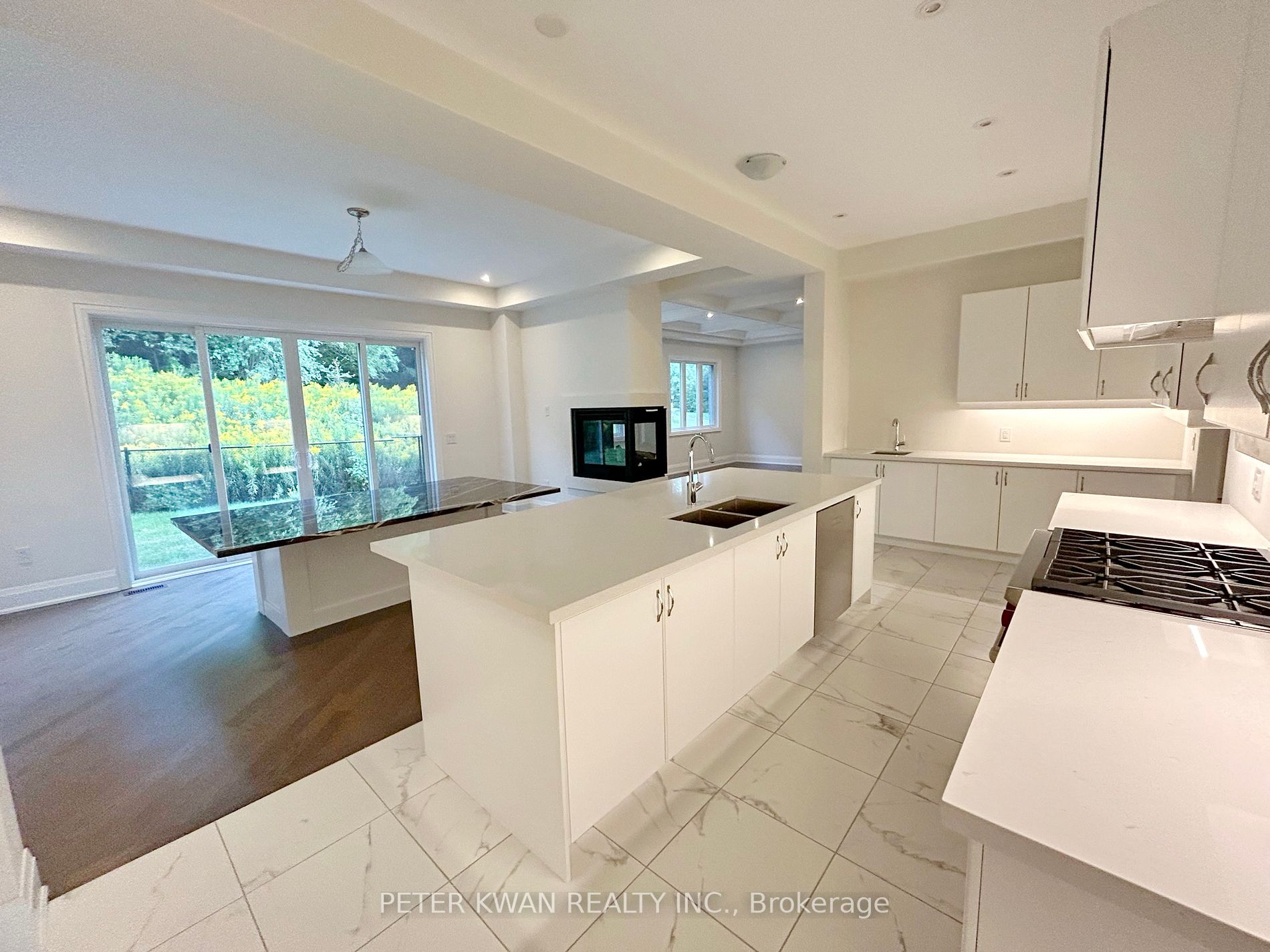 133 Hillsview Dr