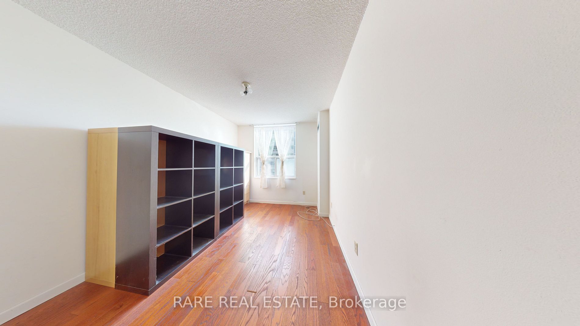 60 Inverlochy Blvd, #404