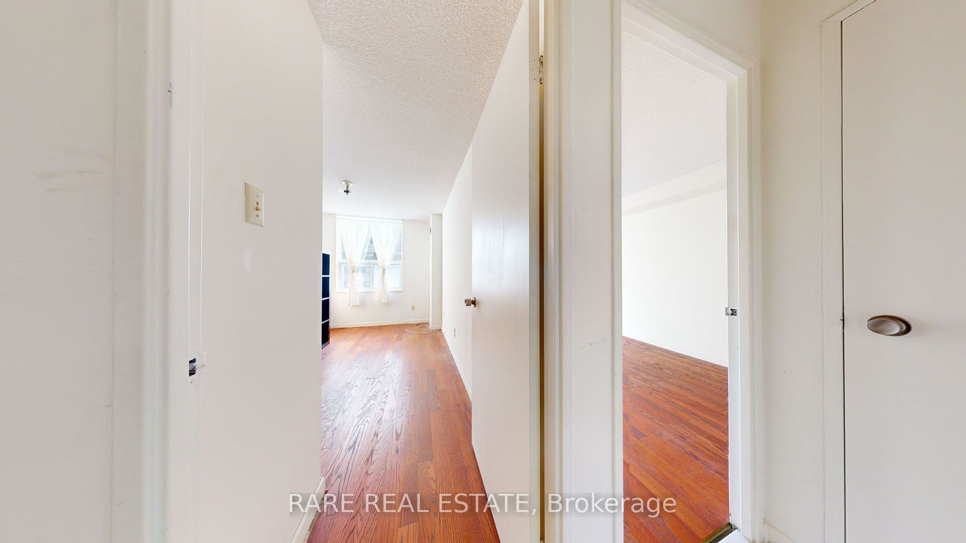 60 Inverlochy Blvd, #404