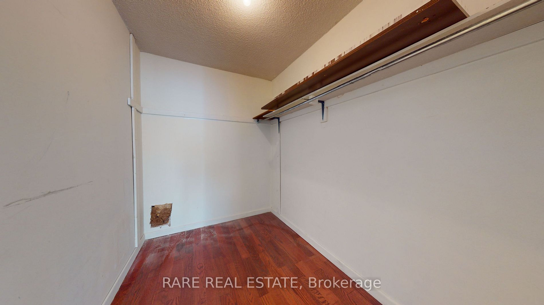 60 Inverlochy Blvd, #404
