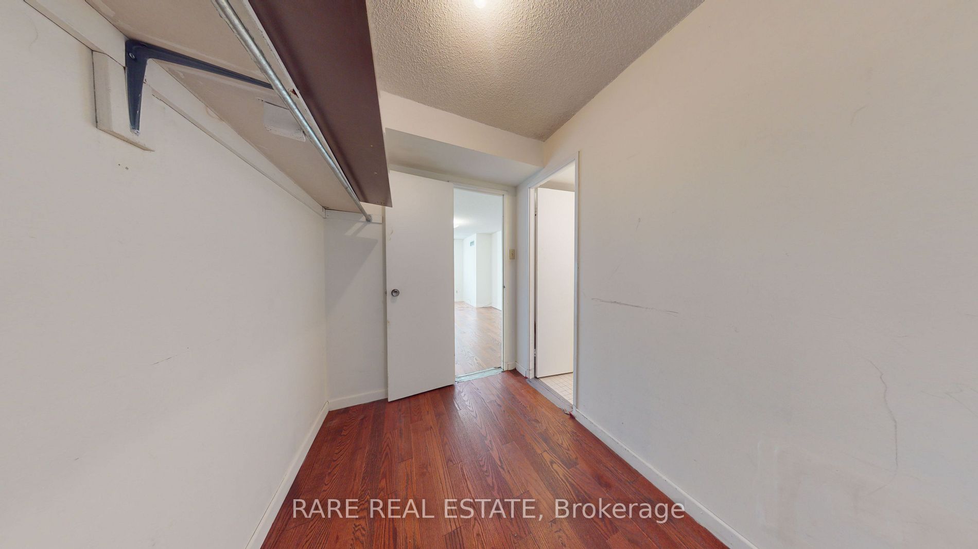 60 Inverlochy Blvd, #404