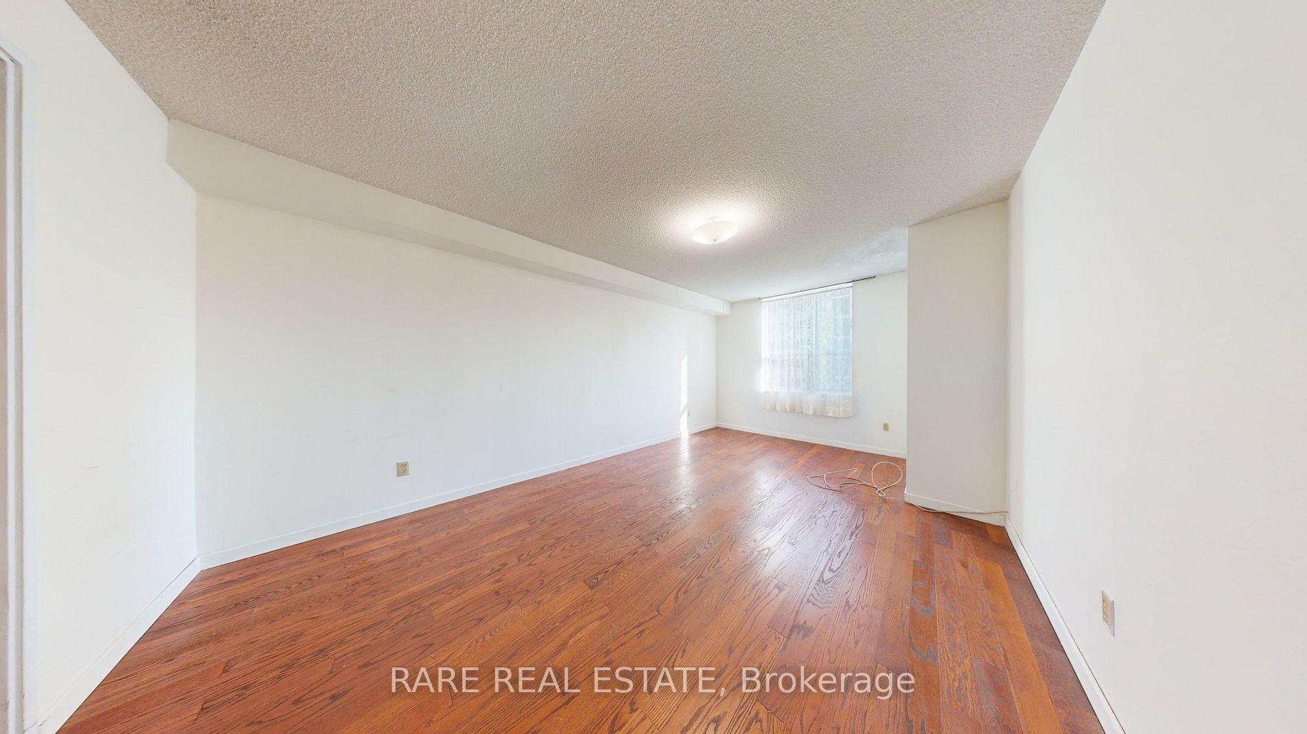 60 Inverlochy Blvd, #404