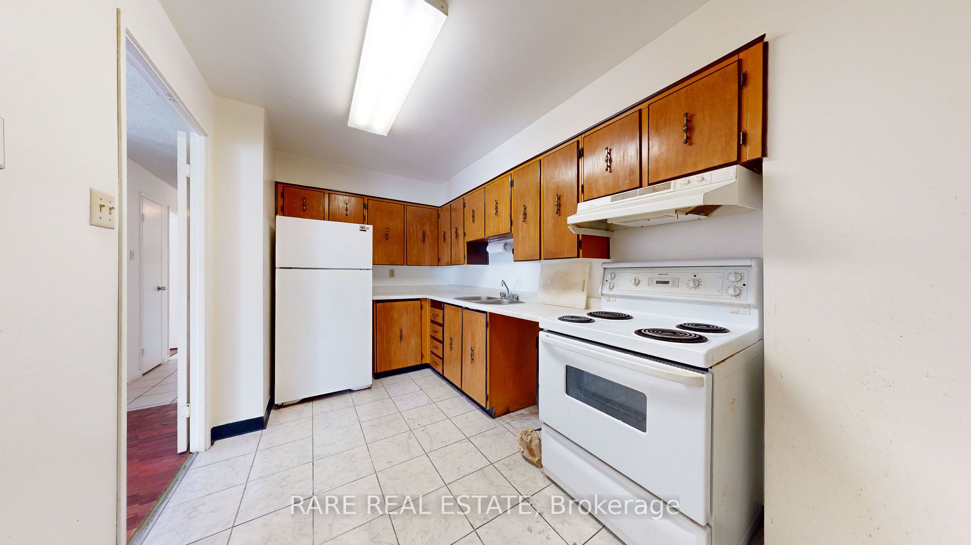 60 Inverlochy Blvd, #404