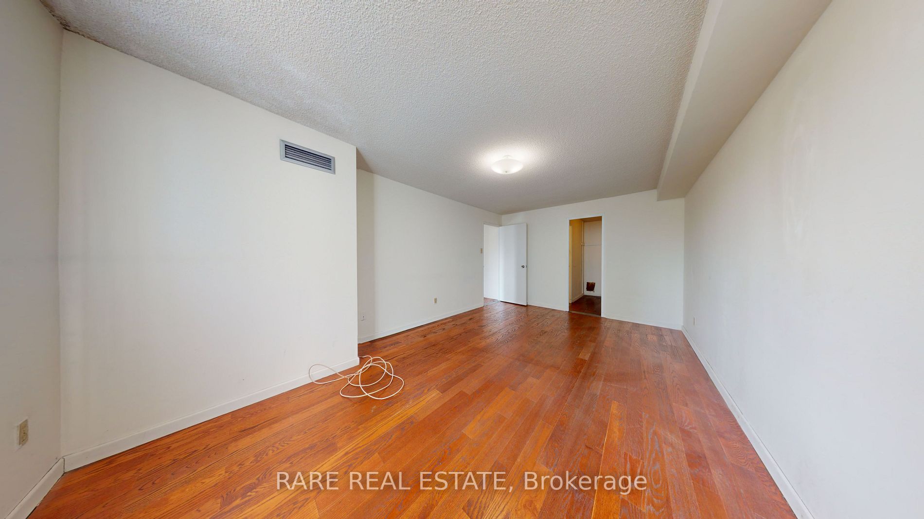 60 Inverlochy Blvd, #404