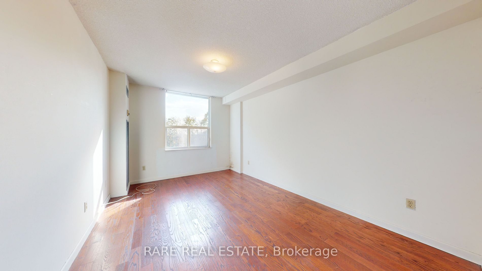 60 Inverlochy Blvd, #404