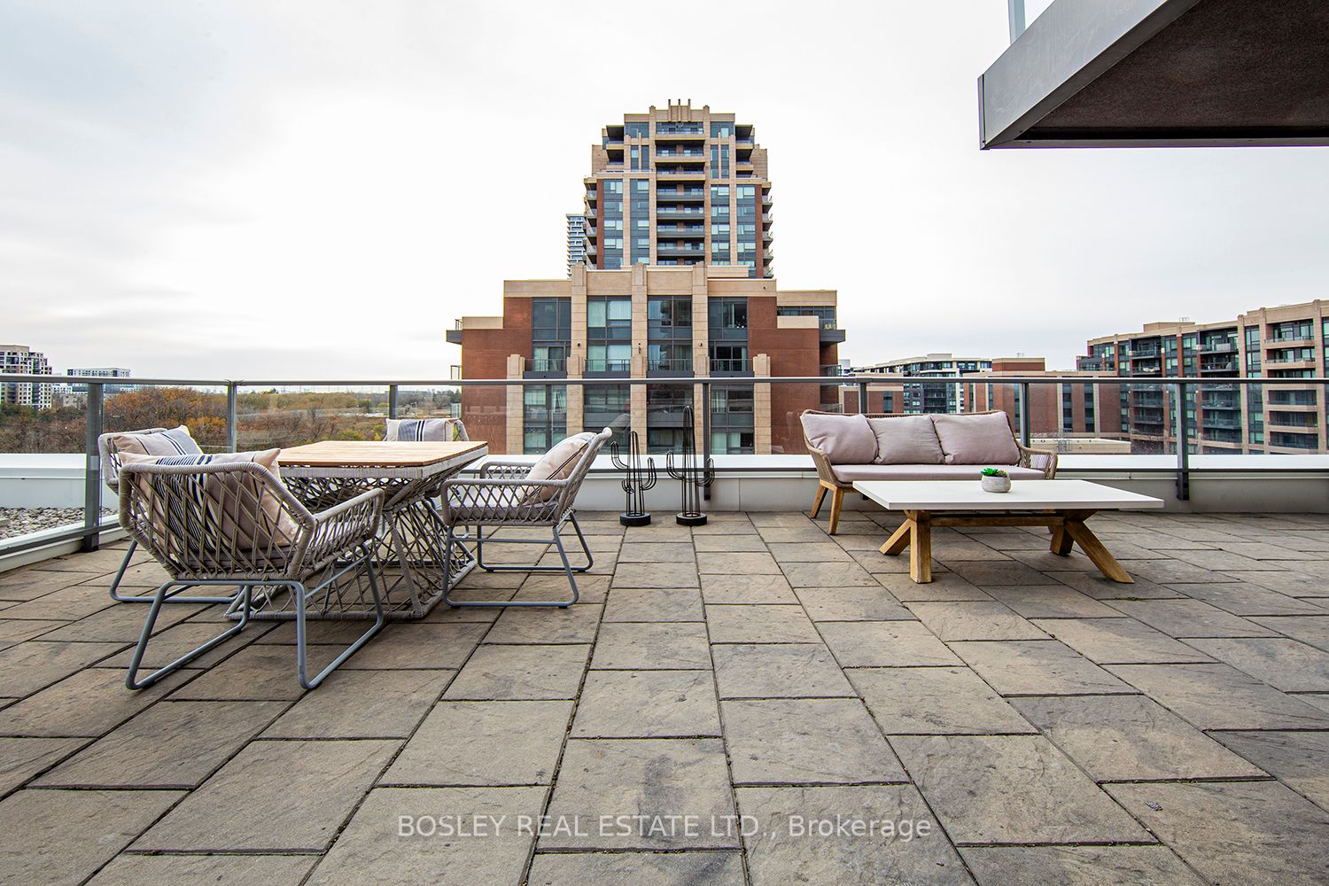 1 Uptown Dr, #703