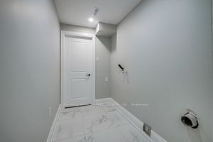 16 Bridgend Crt S