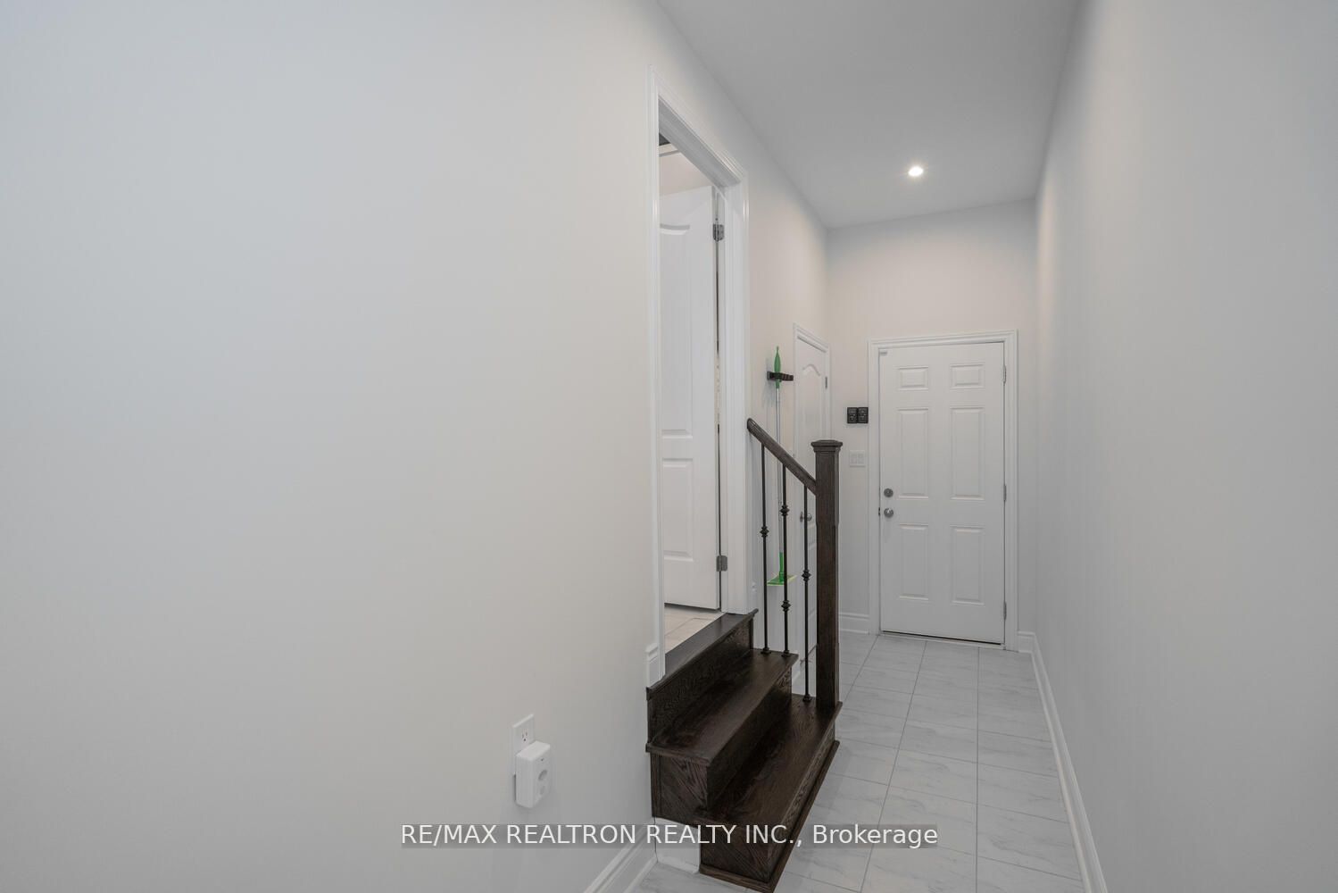 923 Goring Circ