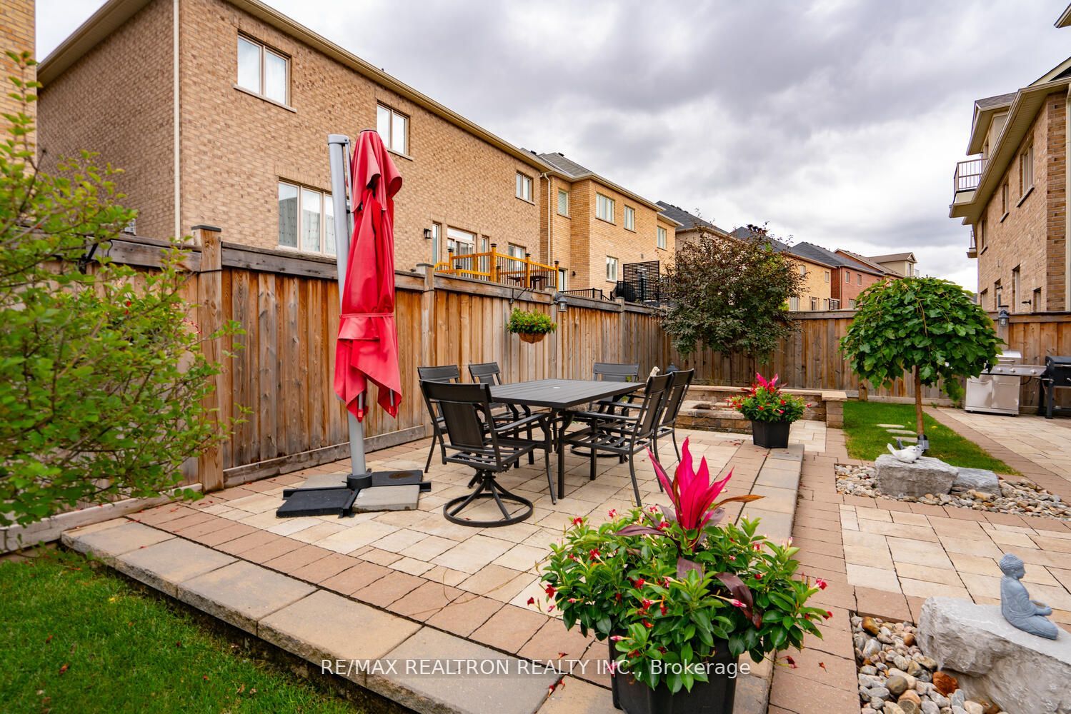 923 Goring Circ