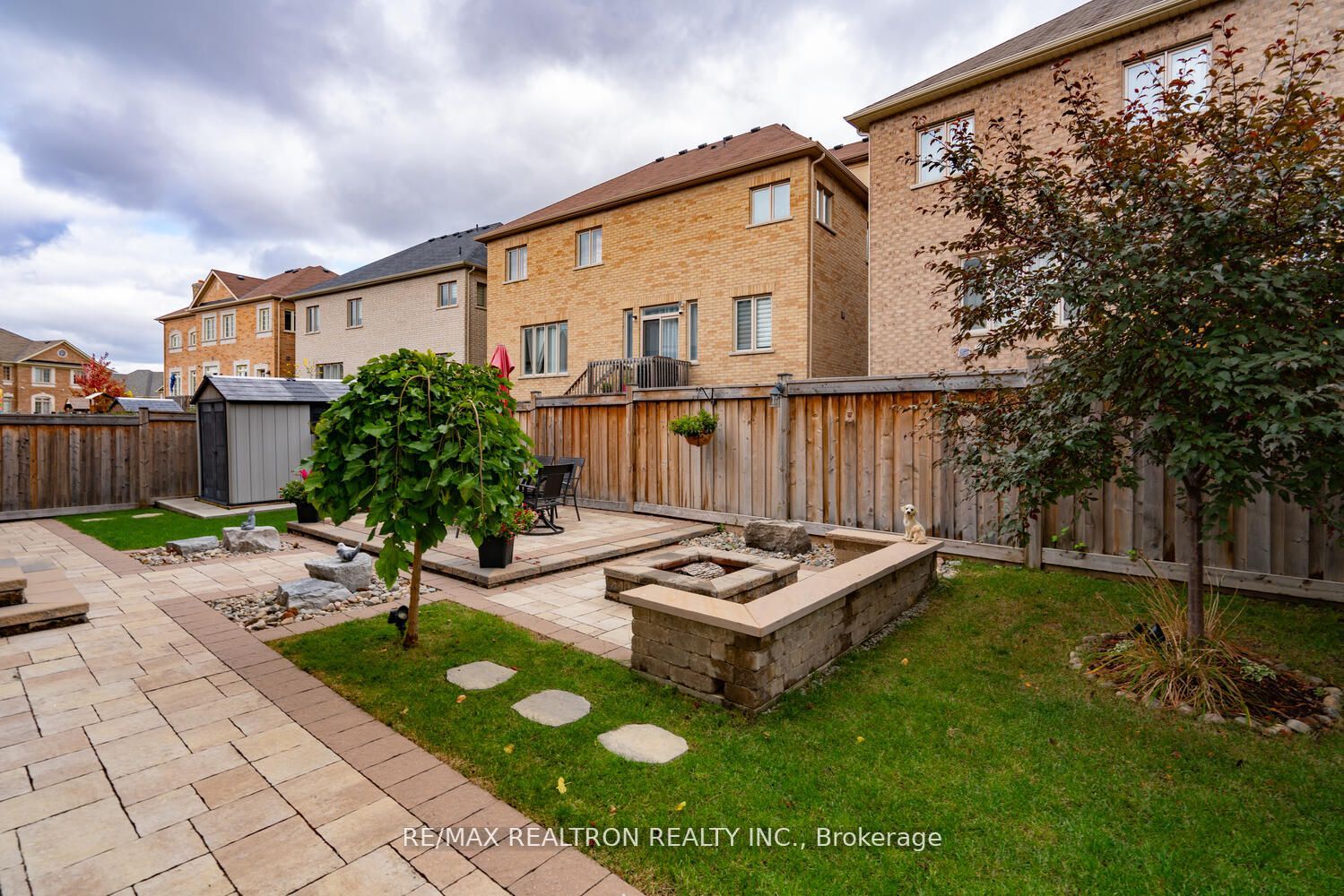 923 Goring Circ