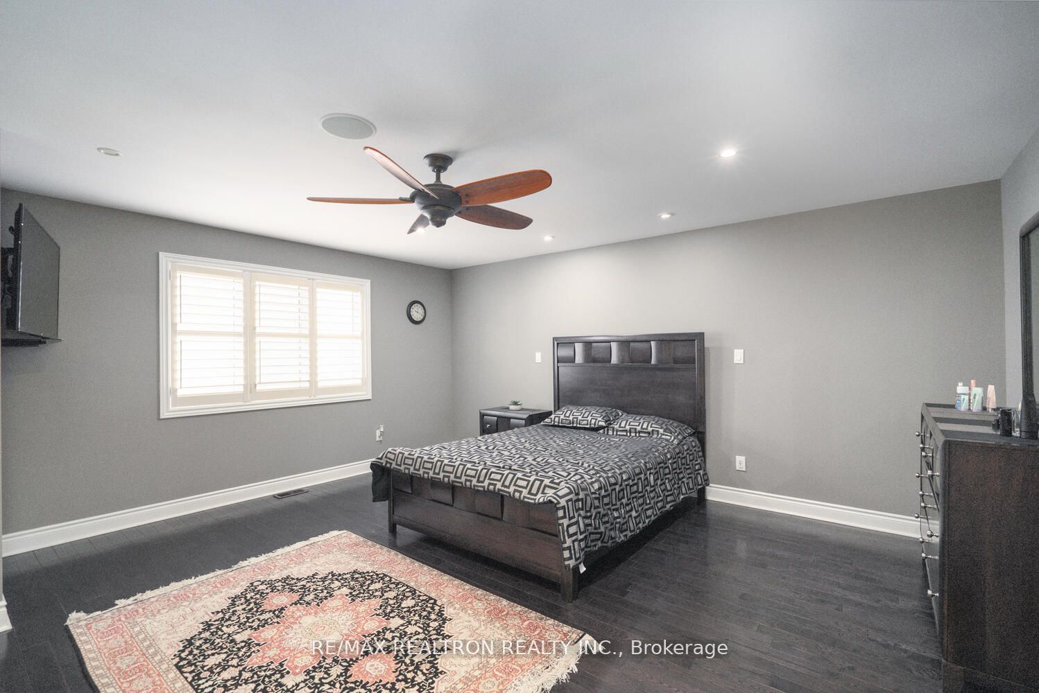 923 Goring Circ