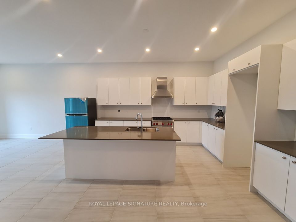 563 Kleinburg Summit Way