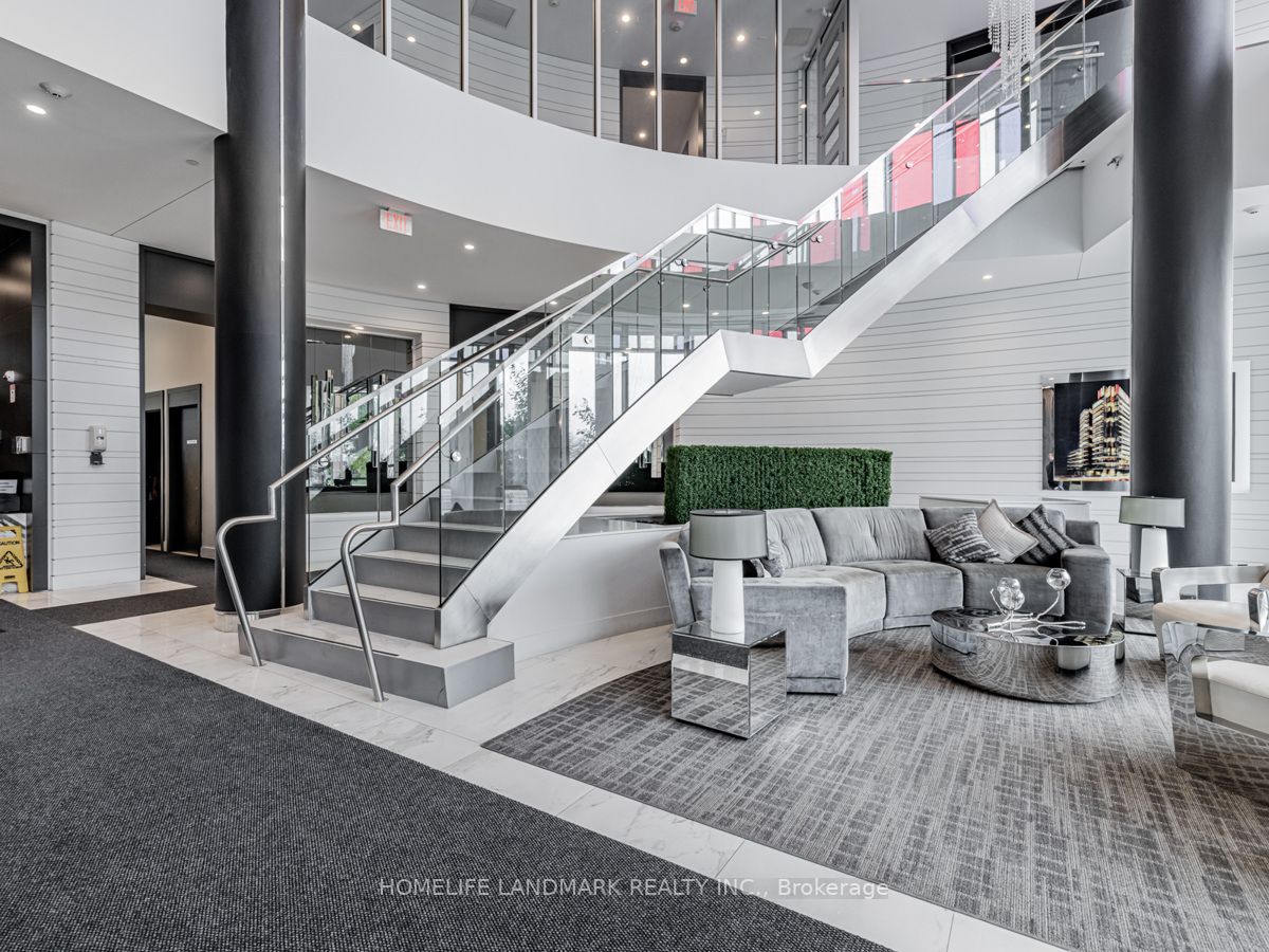 9471 Yonge Street, #213
