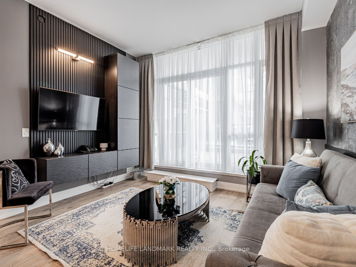 9471 Yonge Street, #213