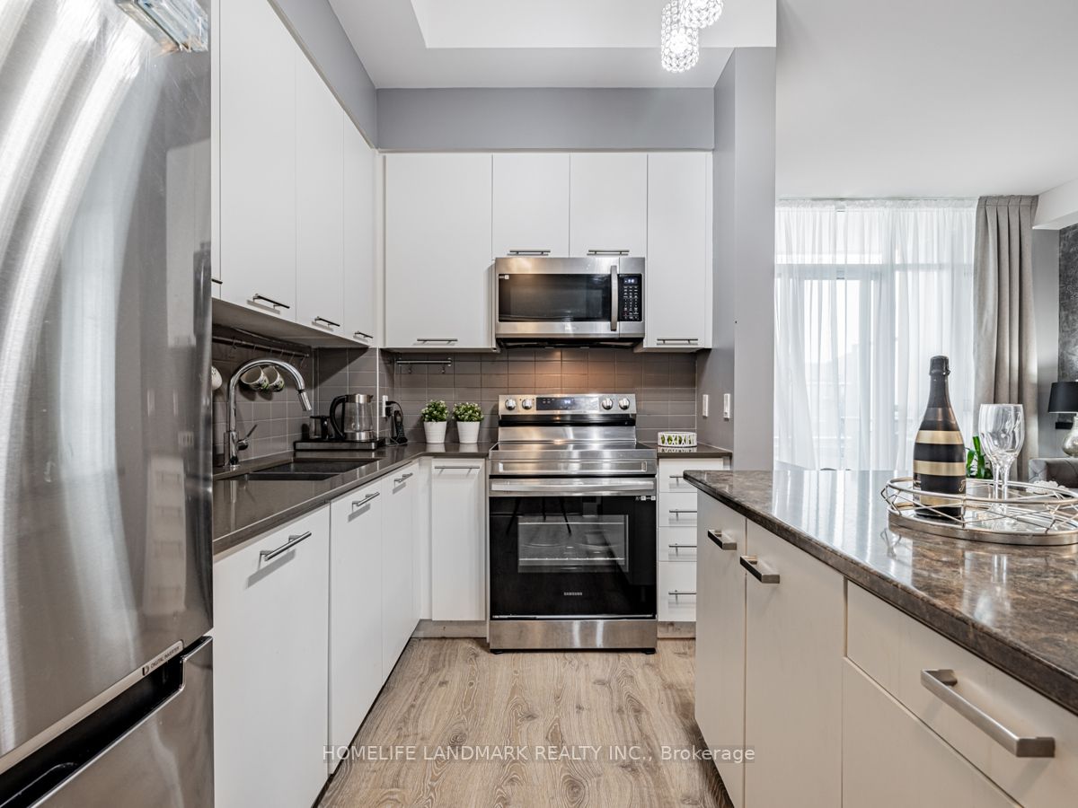 9471 Yonge Street, #213