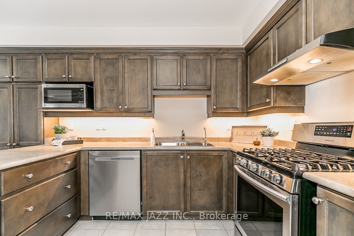130 Long St