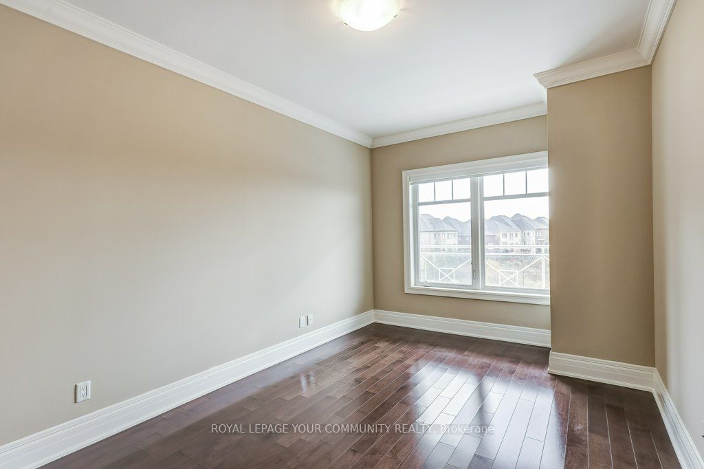 80 Burns Blvd, #221