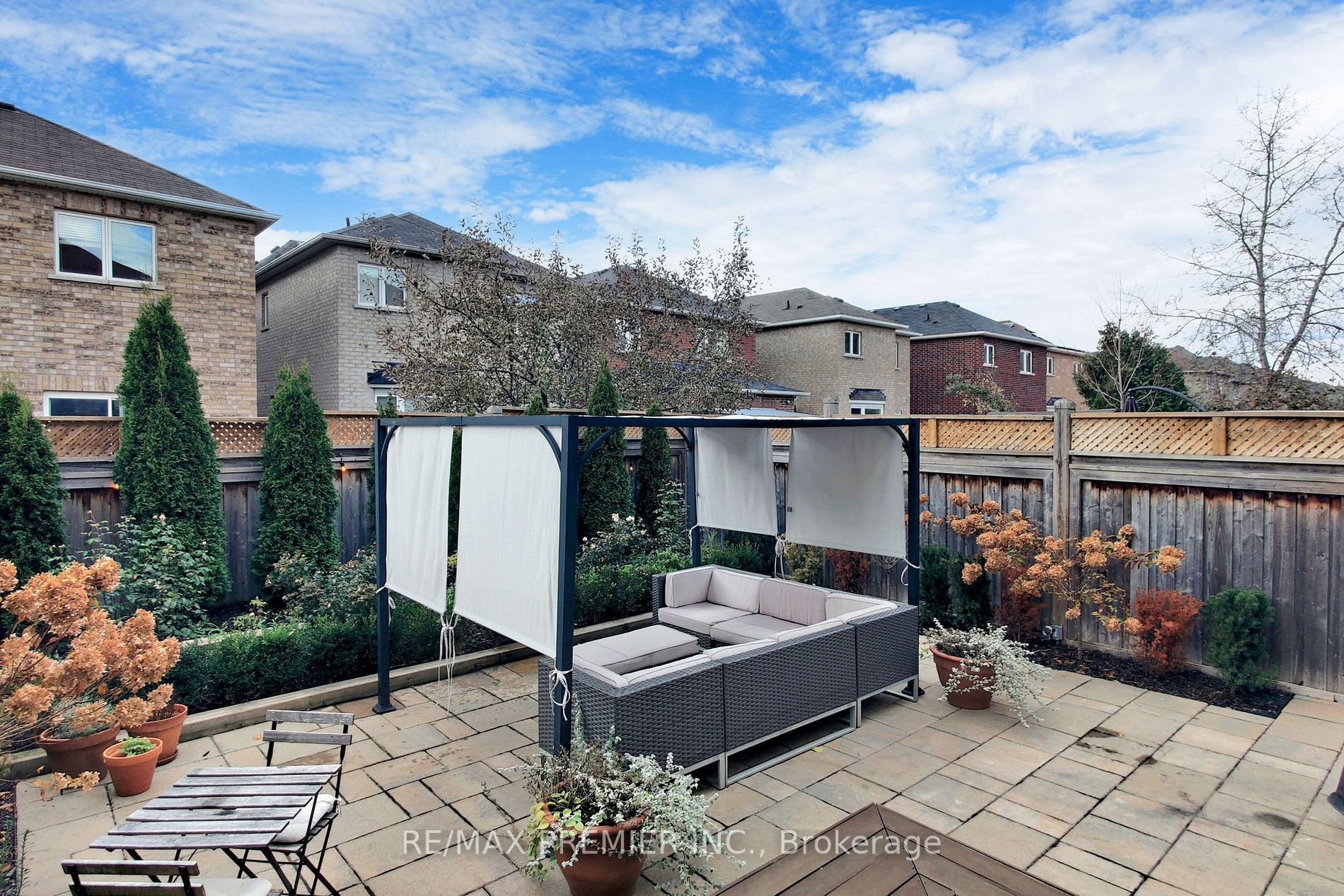 26 Manordale Cres