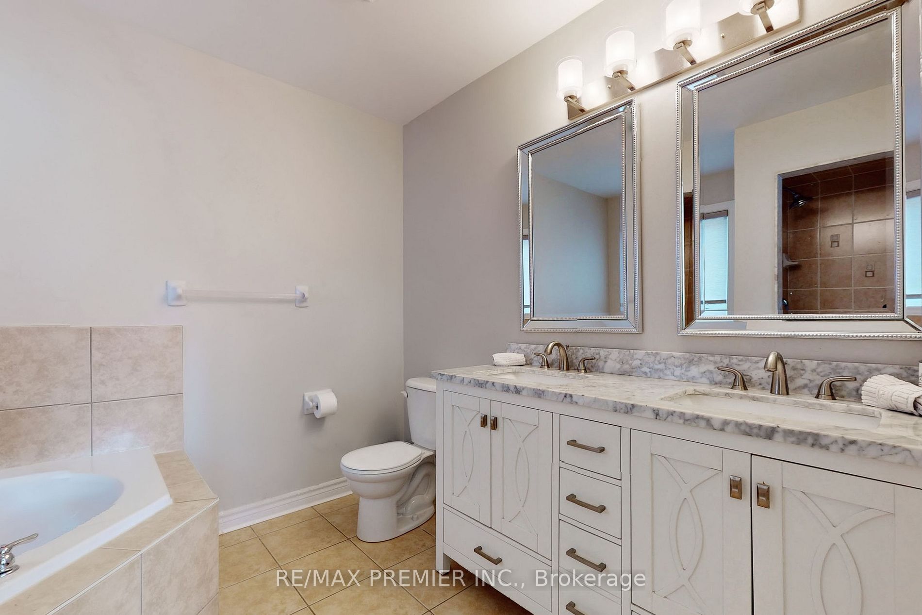 26 Manordale Cres