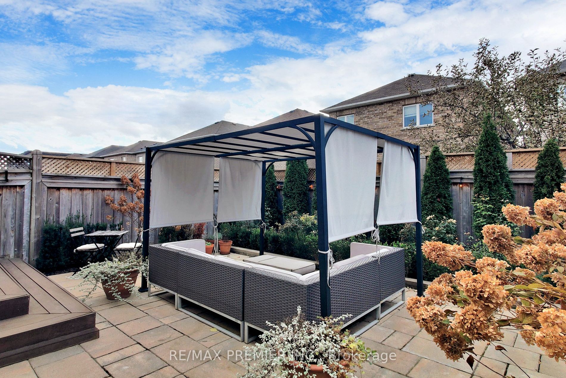 26 Manordale Cres