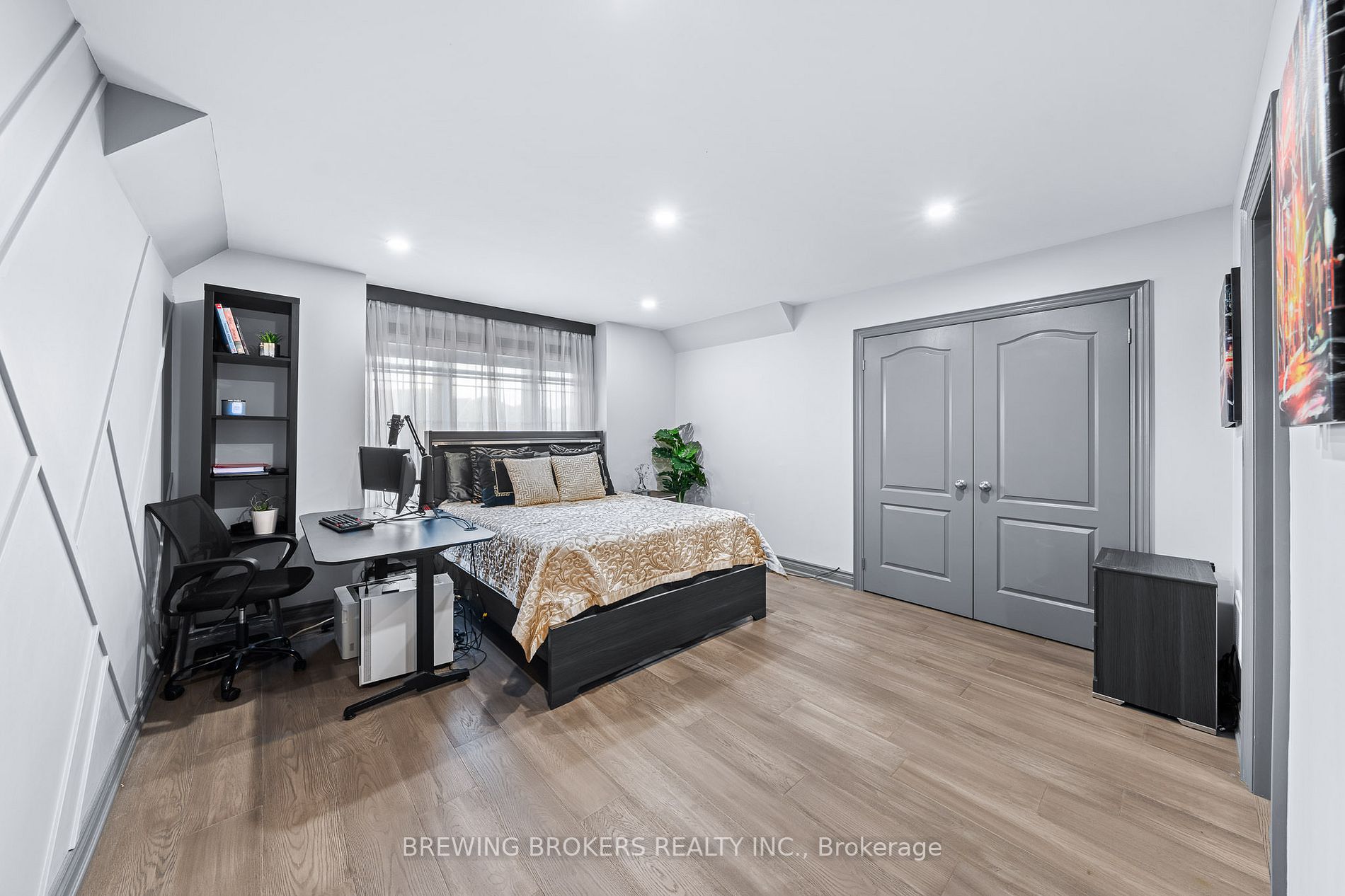 39 Empire Dr S