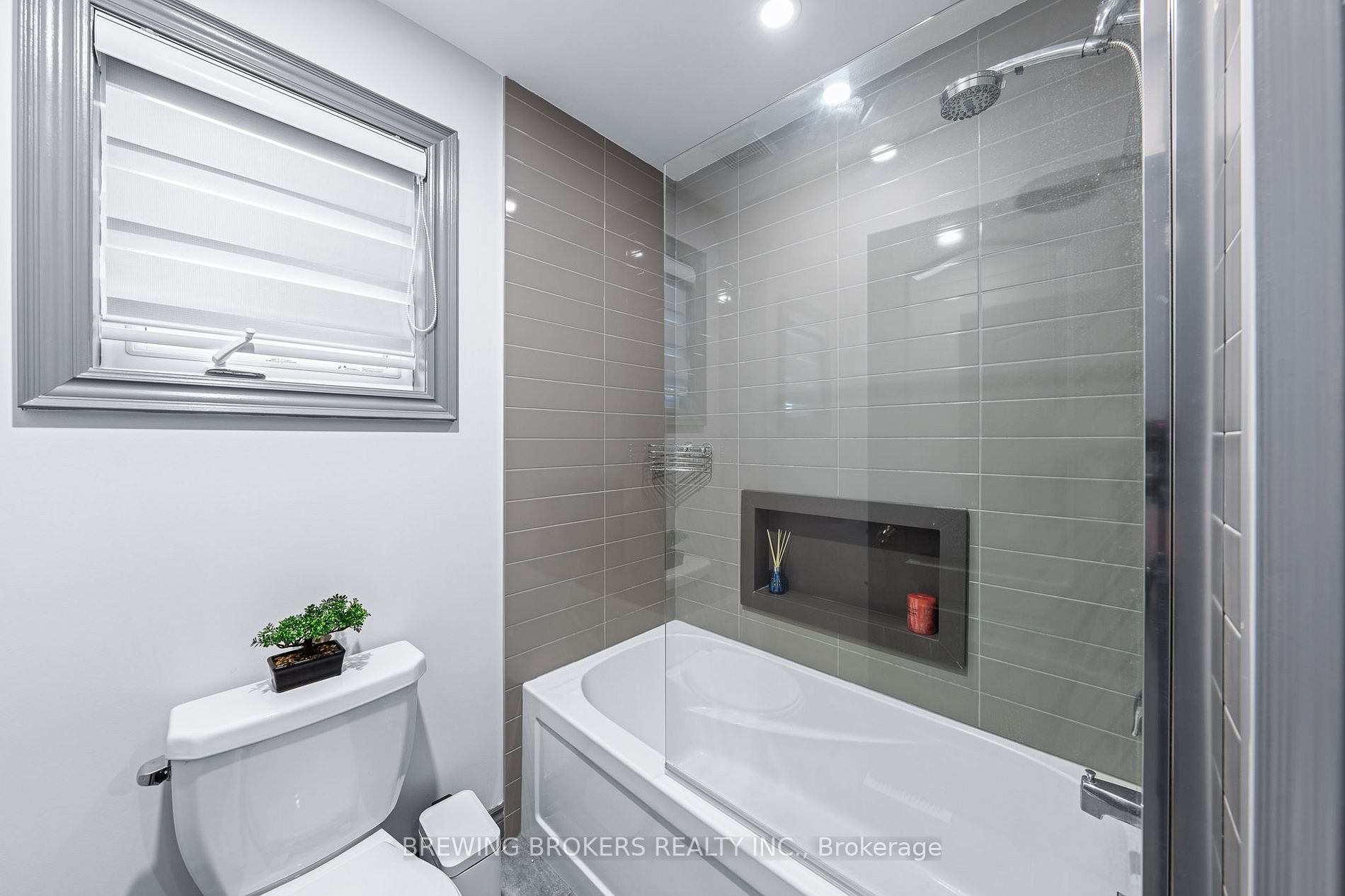 39 Empire Dr S