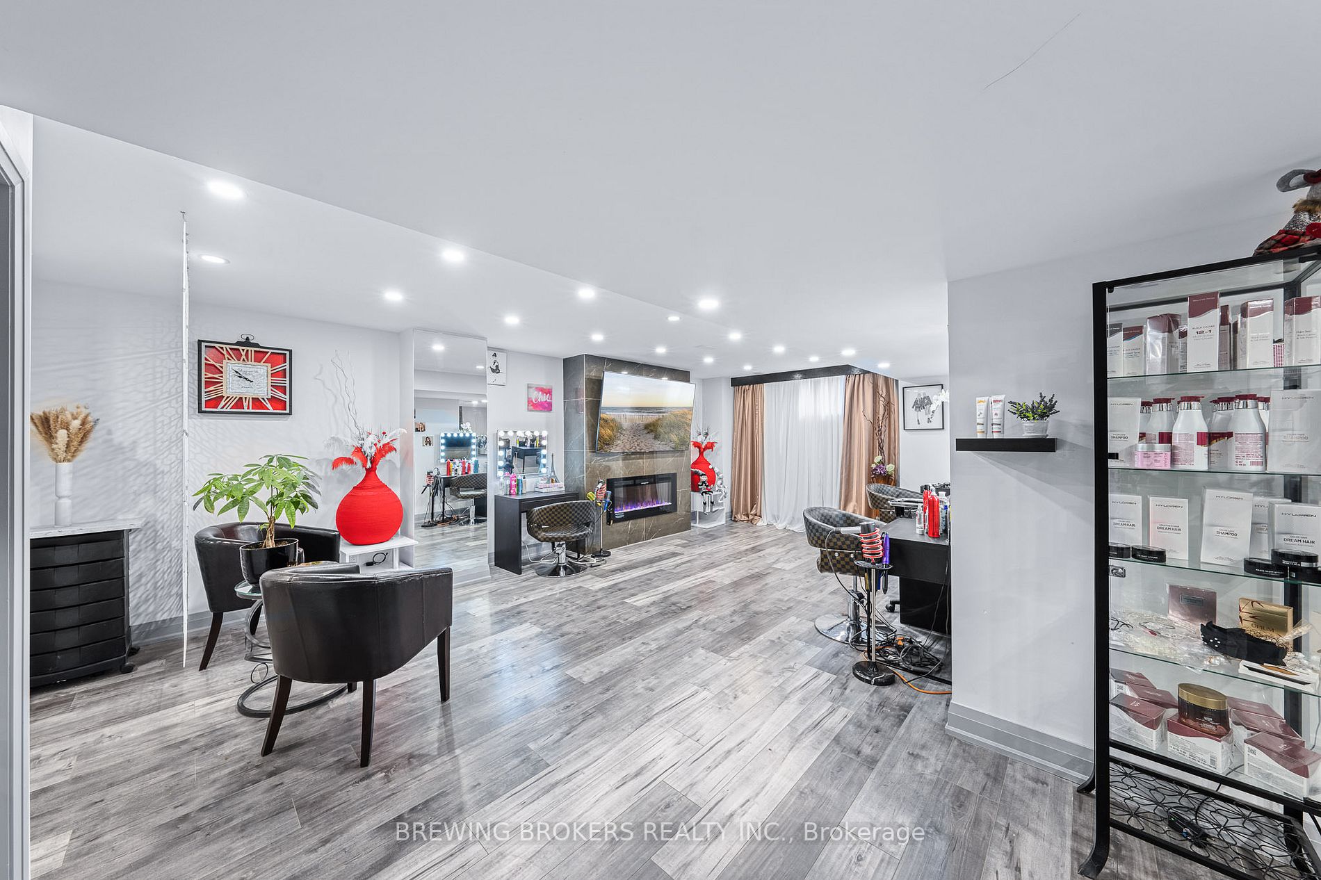39 Empire Dr S